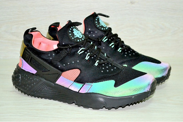 Nike hotsell huarache iridescent