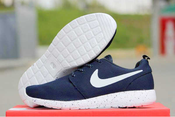 Мужские кроссовки Nike Roshe Run темно-синие с белым
