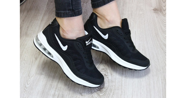 Nike invigor sale black and white