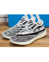 Жіночі кросівки Adidas Yeezy Boost 350 V2 білі з чорним