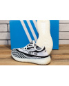 Купить Жіночі кросівки Adidas Yeezy Boost 350 V2 білі з чорним