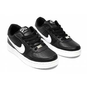 Женские кроссовки Nike Air Force 1 черные с белым