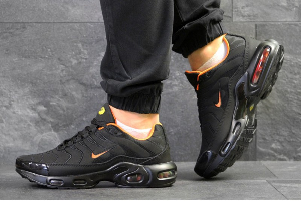 Мужские кроссовки Nike TN Air Max Plus черные с оранжевым