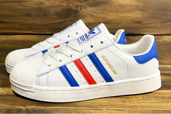 Женские кроссовки Adidas Superstar белые с красным и синим