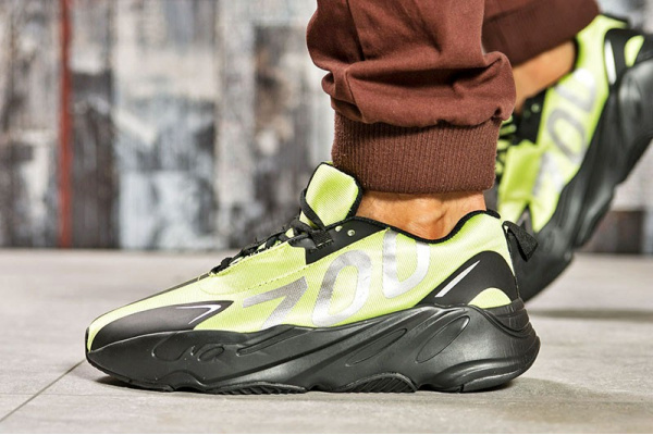 Мужские кроссовки Adidas Yeezy Boost 700 VX неоново-зеленые