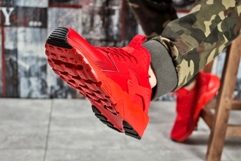 Купить мужские кроссовки Nike Air Huarache красные