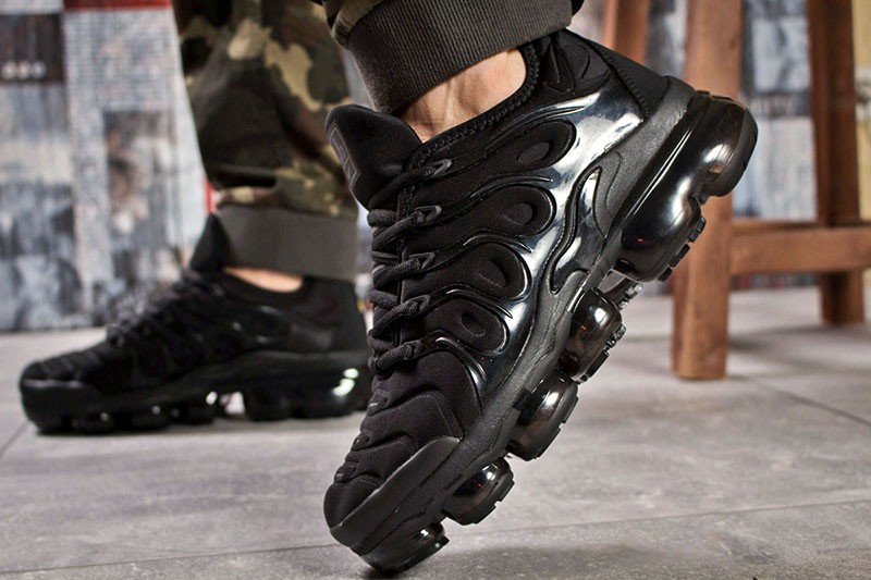 Купить мужские кроссовки Nike Air Vapormax Plus черные