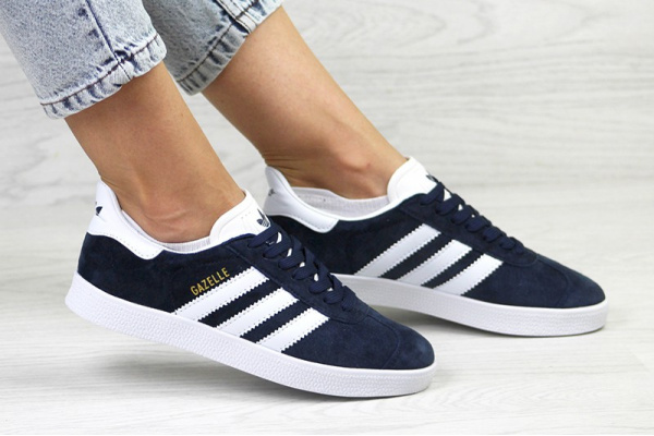 Женские кроссовки Adidas Gazelle темно-синие с белым
