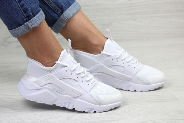 Женские кроссовки Nike Air Huarache белые