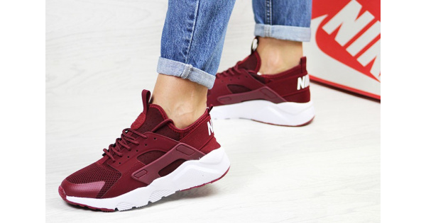Купить женские кроссовки Nike Air Huarache бордовые