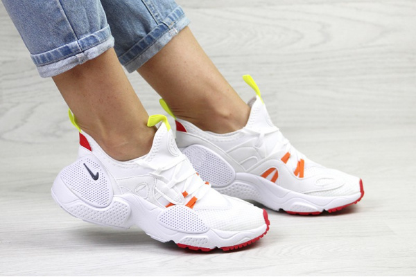 Женские кроссовки Nike Huarache E.D.G.E. белые