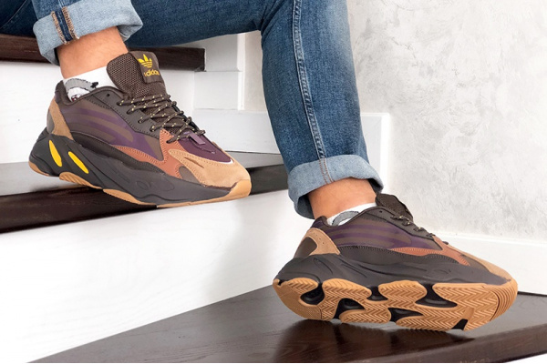 Мужские кроссовки Adidas Yeezy Boost 700 V2 Static коричневые