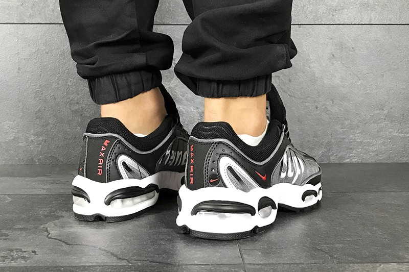 Supreme x nike air store max tailwind 4 black