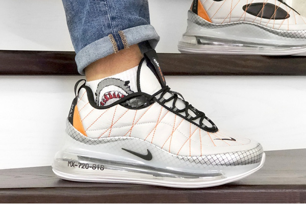 Мужские кроссовки Nike Air MX-720-818 светло-серые с оранжевым