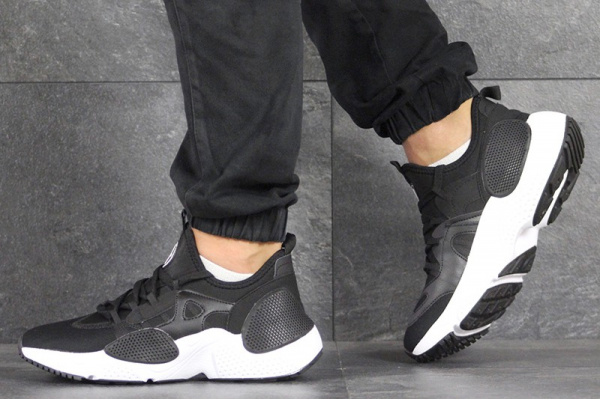 Мужские кроссовки Nike Huarache E.D.G.E. черные с белым
