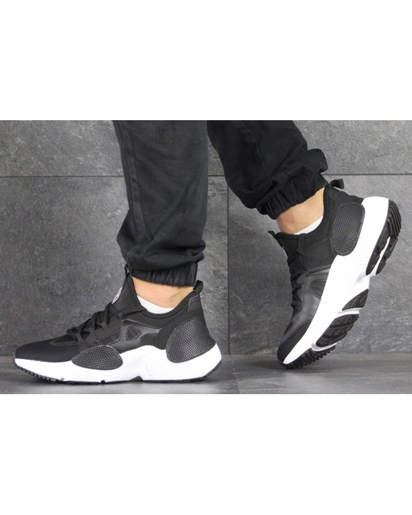 Чоловічі кросівки Nike Huarache E.D.G.E. чорні з білим