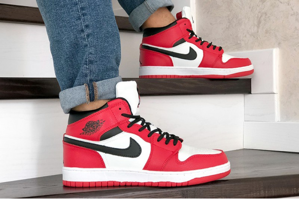 Мужские высокие кроссовки на меху Nike Air Jordan 1 Retro High OG красные с белым