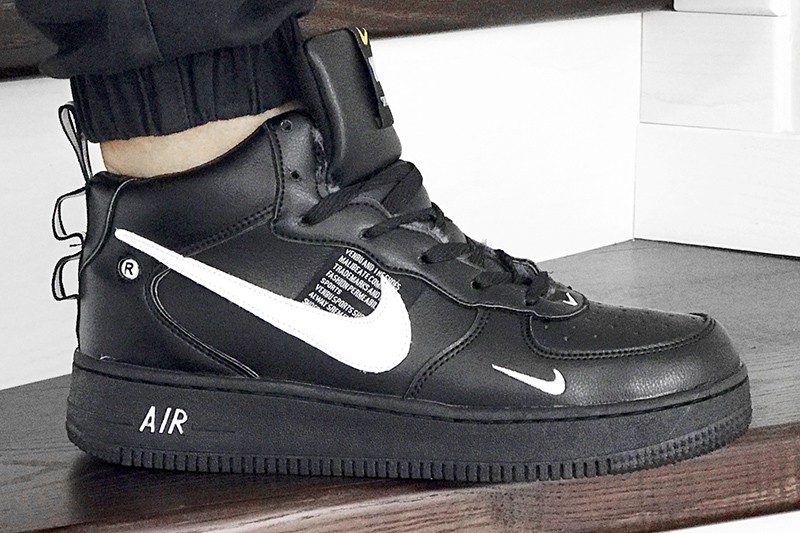 Зимние air. Nike Air Force 1 Mid 07 lv8 Utility. Nike Air Force 1 Mid lv8 Utility White. Найк АИР Форс 1 черные зимние. Найк АИР Форс 1 мужские зимние.