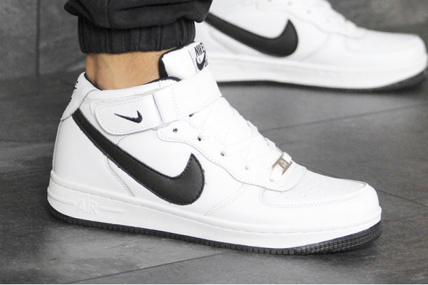 Мужские высокие кроссовки Nike Air Force 1 Mid белые с черным