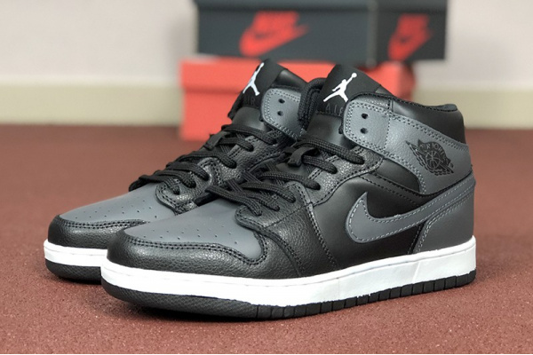Мужские высокие кроссовки Nike Air Jordan 1 Retro High OG black/grey