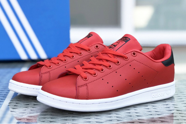 Женские кроссовки Adidas Stan Smith красные с белым