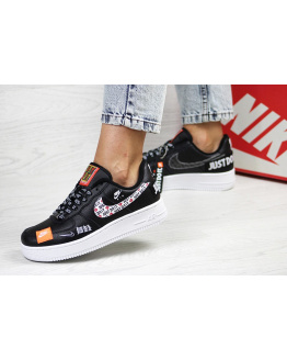 Жіночі кросівки Nike Air Force 1 Just Do It чорні з білим
