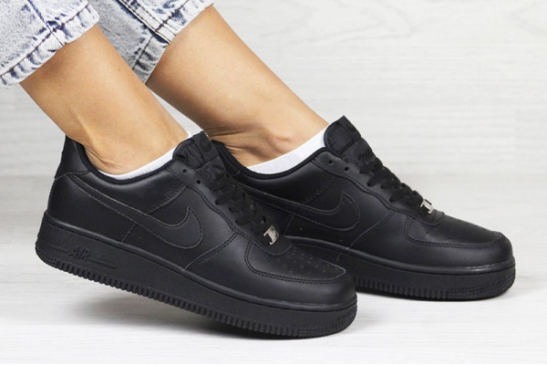 Женские кроссовки Nike Air Force 1 Low черные