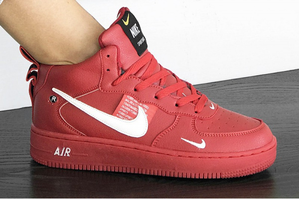 Женские высокие кроссовки Nike Air Force 1 '07 Mid Lv8 Utility красные