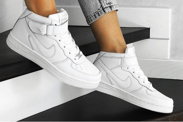 Женские высокие кроссовки Nike Air Force 1 Mid белые
