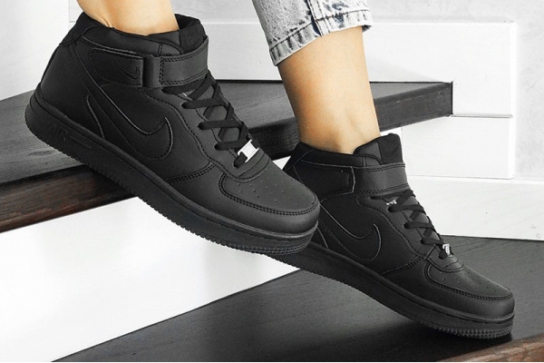 Женские высокие кроссовки Nike Air Force 1 Mid черные