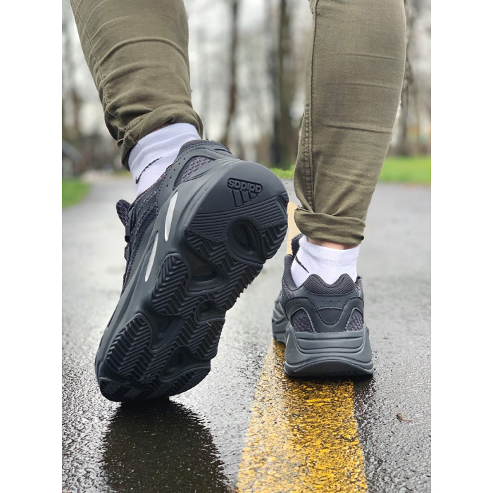 Купить мужские кроссовки Adidas Yeezy 700 V2 черные