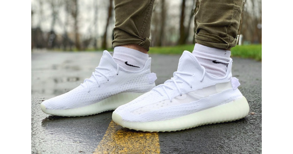 Купить мужские кроссовки Adidas Yeezy Boost 350 V2 белые