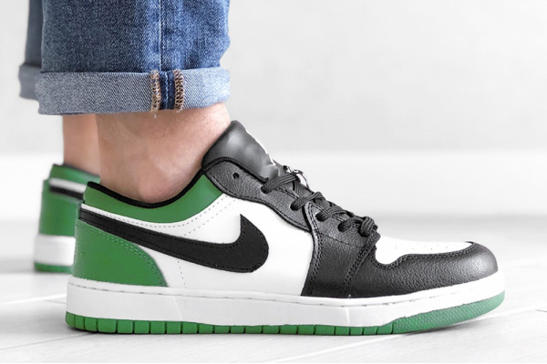 Мужские кроссовки Nike Air Jordan 1 Low белые с черным и зеленым