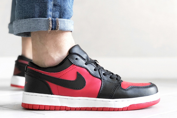 Мужские кроссовки Nike Air Jordan 1 Low красные с черынм