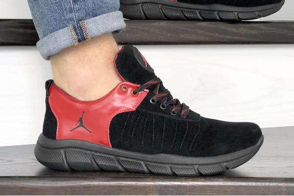 Мужские кроссовки Nike Air Jordan черные с красным