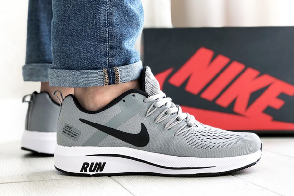 Мужские кроссовки Nike Shield Run светло-серые с белым