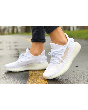 Жіночі кросівки Adidas Yeezy Boost 350 V2 білі