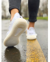 Купить Жіночі кросівки Adidas Yeezy Boost 350 V2 білі
