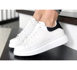 Женские кроссовки Alexander McQueen Oversized Sole Low Sneaker белые с черные