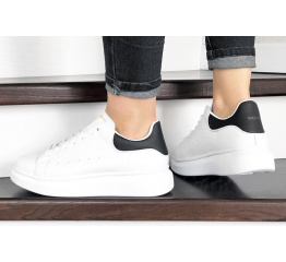 Женские кроссовки Alexander McQueen Oversized Sole Low Sneaker белые с черные