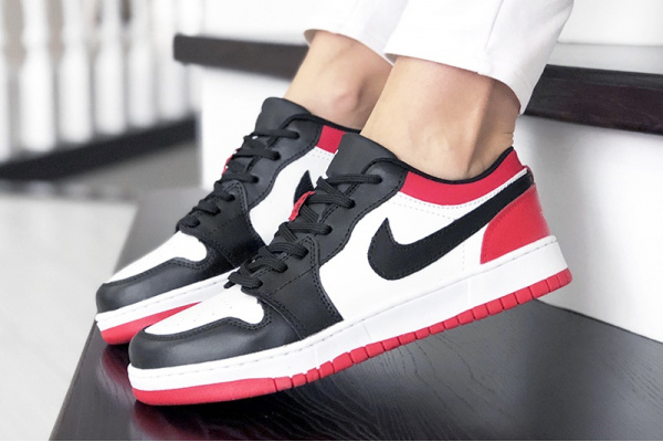 Женские кроссовки Nike Air Jordan 1 Low белые с черным и оранжевым