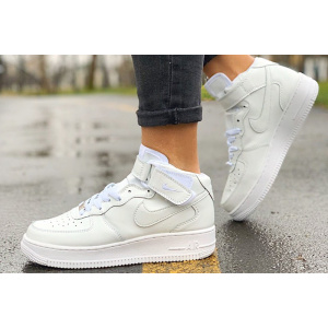Женские высокие кроссовки Nike Air Force 1 белые