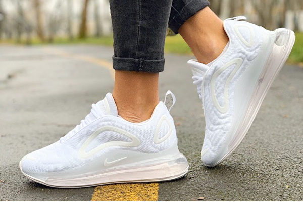 Женские кроссовки Nike Air Max 720 белые