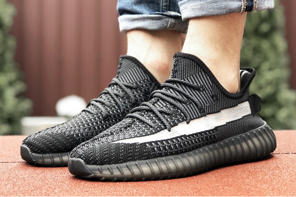 Мужские кроссовки Adidas Yeezy Boost 350 V2 черные с серым