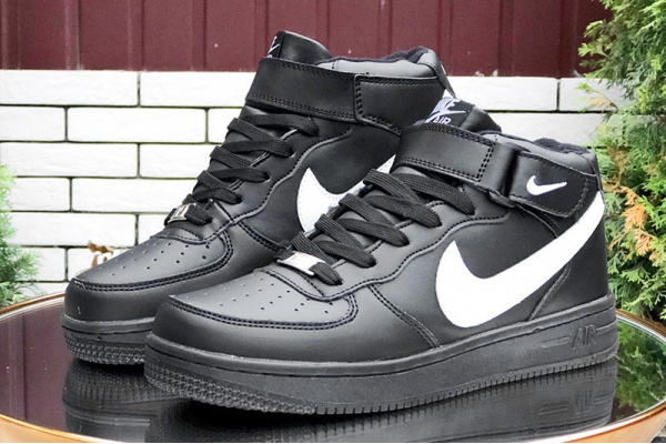 Мужские кроссовки на меху Nike Air Force 1 Mid черные с белым