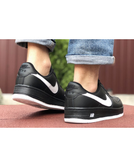 Чоловічі кросівки Nike Air Force 1 чорні з білим