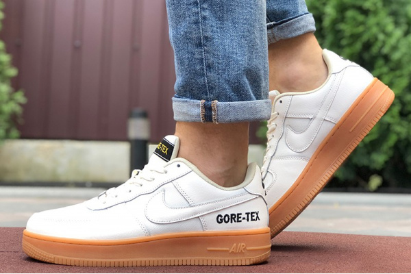 Мужские кроссовки Nike Air Force 1 Gore-Tex белые
