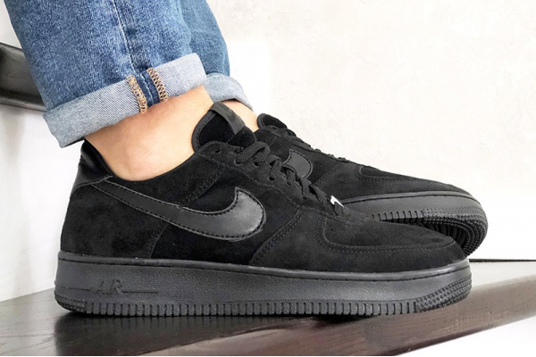 Мужские кроссовки Nike Air Force 1 Low черные (black/suede)