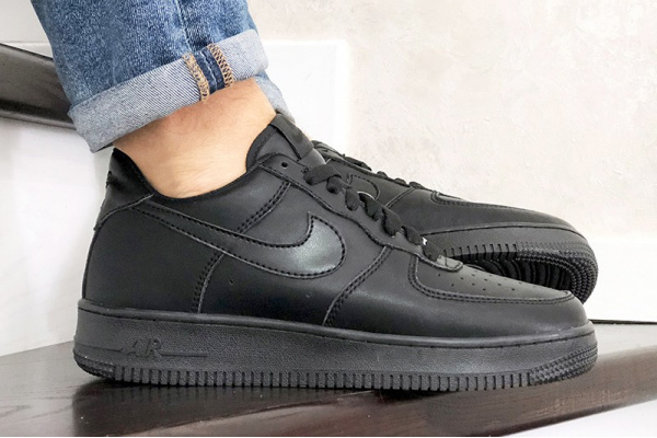 Мужские кроссовки Nike Air Force 1 Low черные (mono-black)