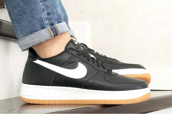 Мужские кроссовки Nike Air Force 1 Low черные с белым (black/white/gum)